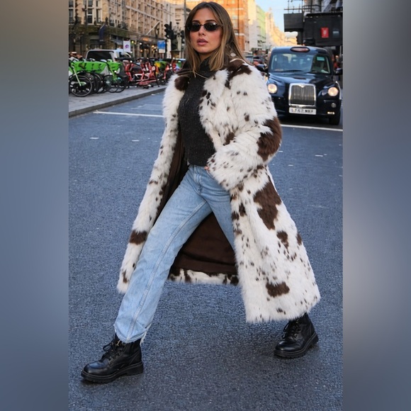 NVLT Faux Fur Cow Print Coat Jacket Women’s M Black White NWT MSRP $198 - Picture 3 of 12